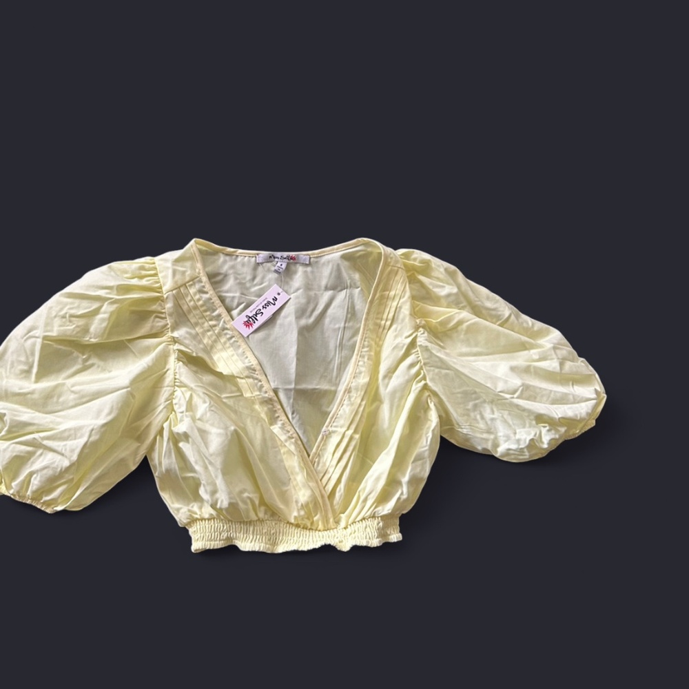 Yellow ballon sleeve